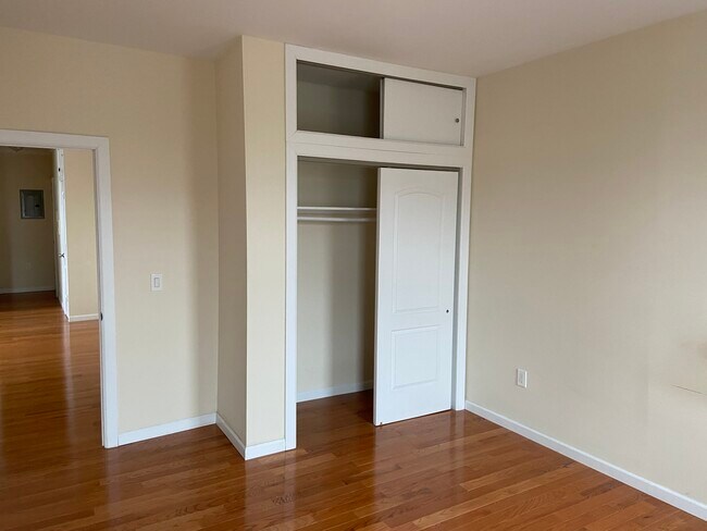 2D-2 bedroom - 3767 63rd St