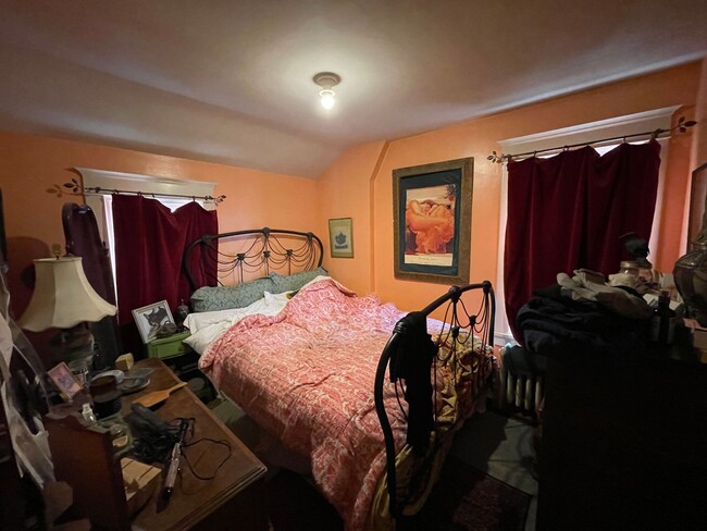 Building Photo - 4 Bed Home in Hidden OASIS!