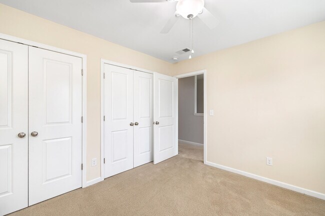 Building Photo - 865 Cormier Dr