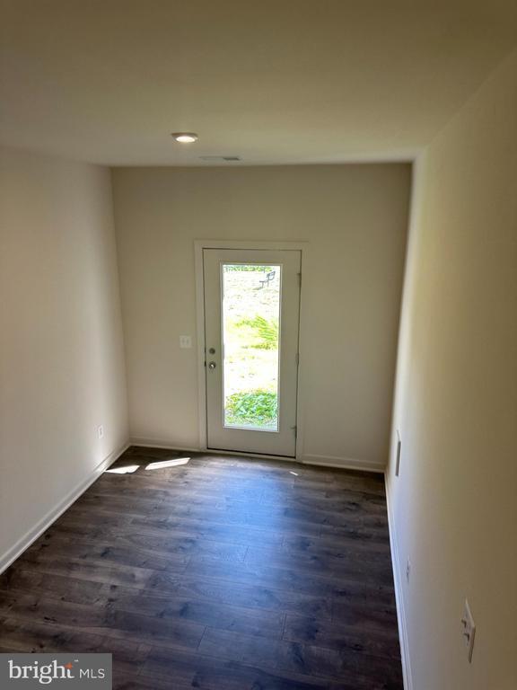 Building Photo - 423 Snowberry Ln