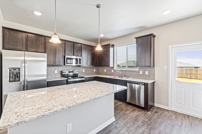 Building Photo - 1204 Grand Oak Trail