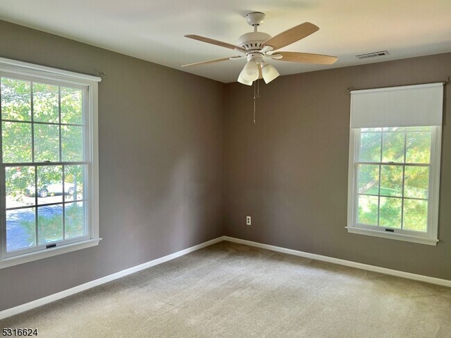 Building Photo - 184 Milkweed Ct