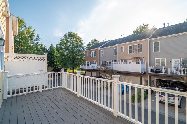 Building Photo - Gorgeous Townhome in the Heart of Fort Mill’s Baxter Village!