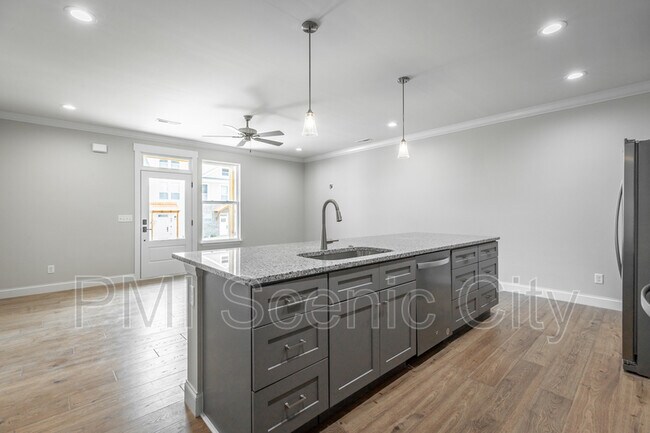 Building Photo - 1904 Cypress Ln