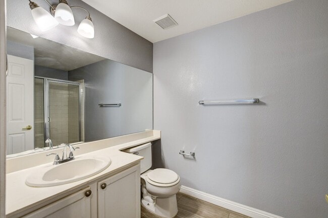 Building Photo - Stunning Upstairs Condo in Gated Indian Wells Community!