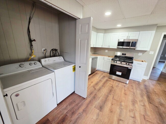 Building Photo - 20 Walnut St