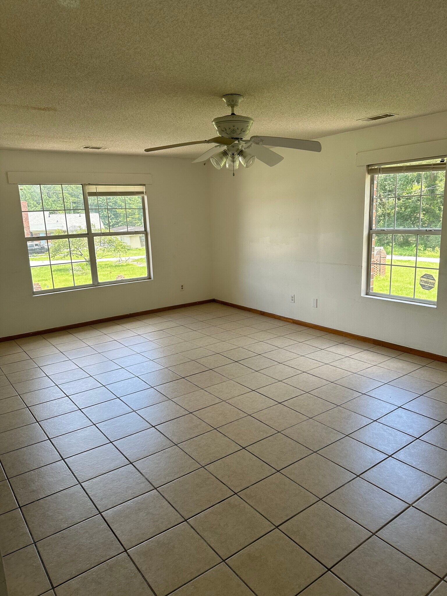 Building Photo - 51 Arkwright Ln