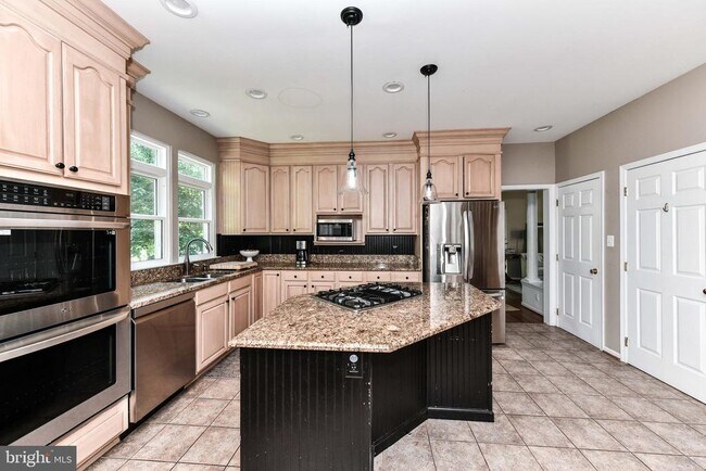 Building Photo - 641 Meade Dr SW