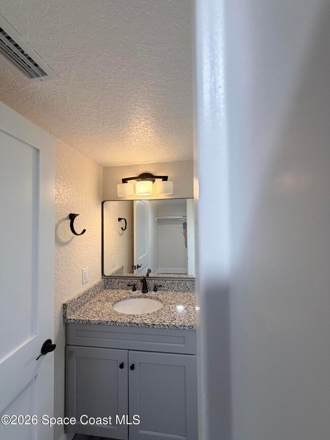 Building Photo - 1153 Carlton Dr