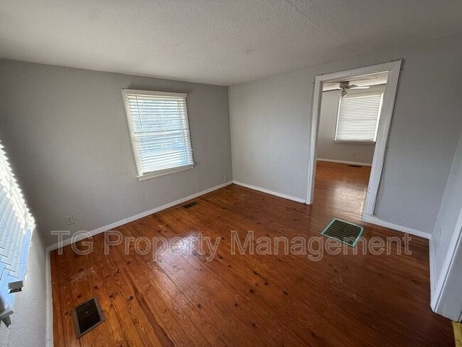 Building Photo - 5557 Ramona Blvd