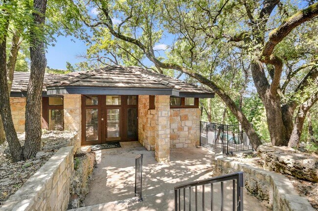 Building Photo - 4711 Spicewood Springs Rd