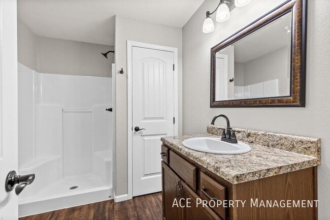 Building Photo - 540 Pride Ct