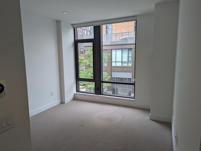 Building Photo - 40 Traveler St