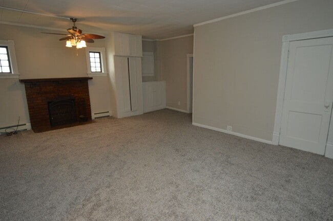 Building Photo - Updated 5 Bedroom House for Rent Near Downtown!