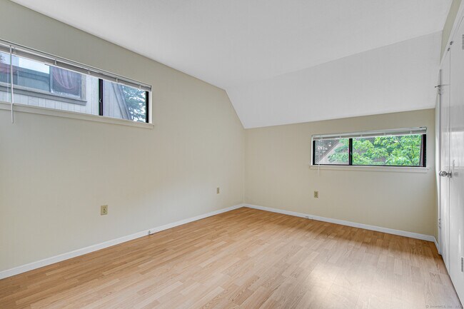 Building Photo - 101 Mallard Dr