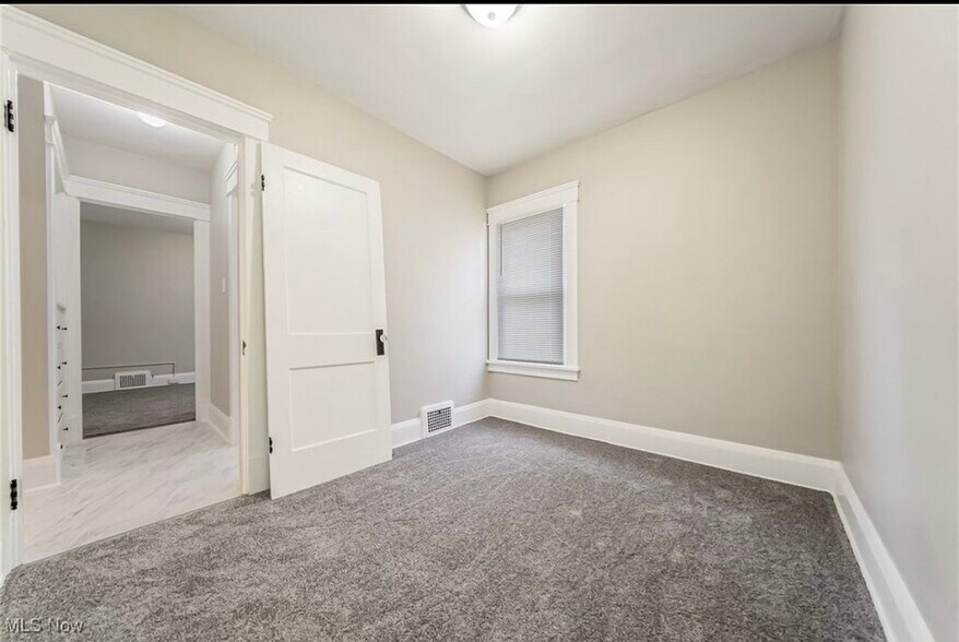 Building Photo - 2206 Lewis Dr