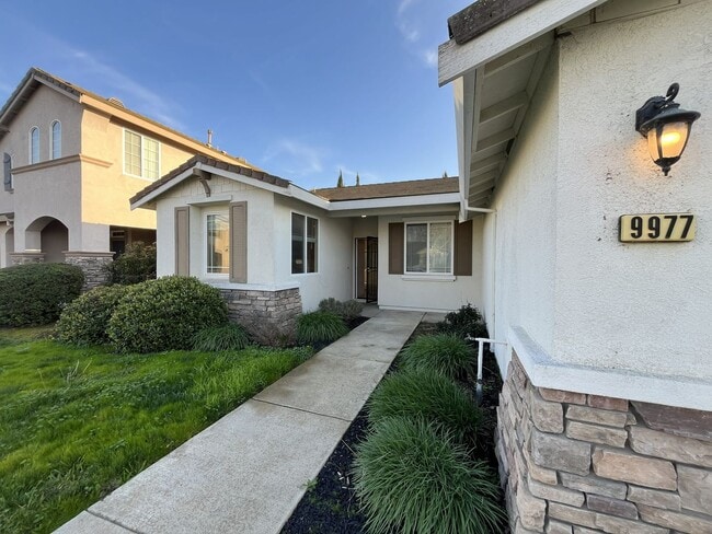 Building Photo - Residential 3 bed 2 bath in Elk grove
