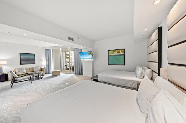Building Photo - 4441 Collins Ave
