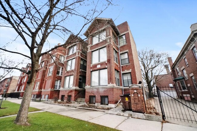 Building Photo - 6039 S Michigan Ave