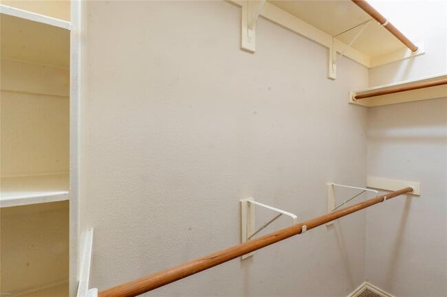 Building Photo - 249 Ashwood N