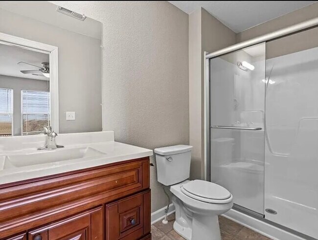 Building Photo - 10518 Clubhouse Dr