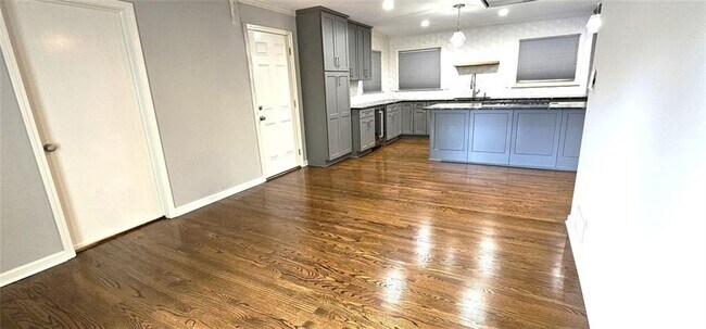 Building Photo - 1310 Poplarcrest Cir SE