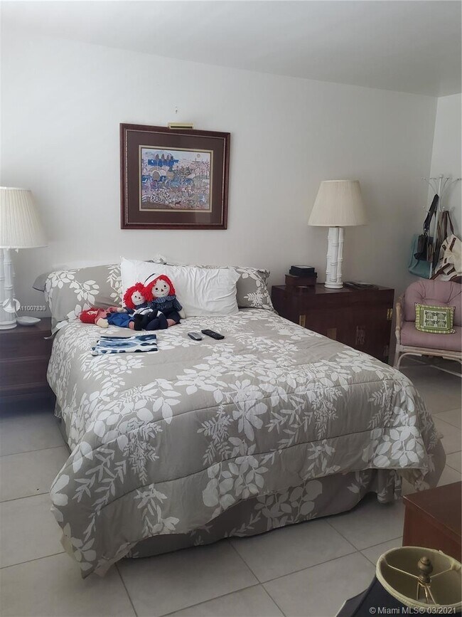 Building Photo - 10170 Collins Ave