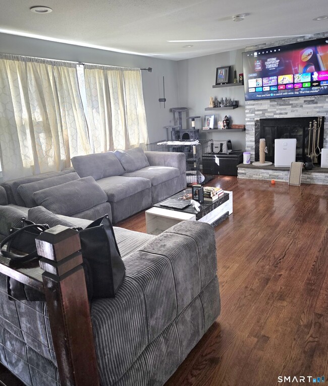 Building Photo - 49 Hillwood Ln