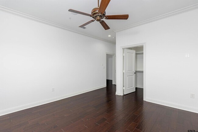 Building Photo - 2801 Wexford Dr