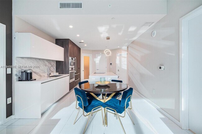 Building Photo - 851 NE 1st Ave