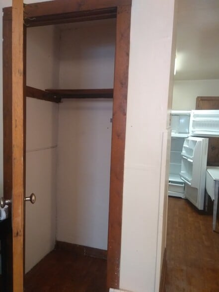Building Photo - 606 S Allen St