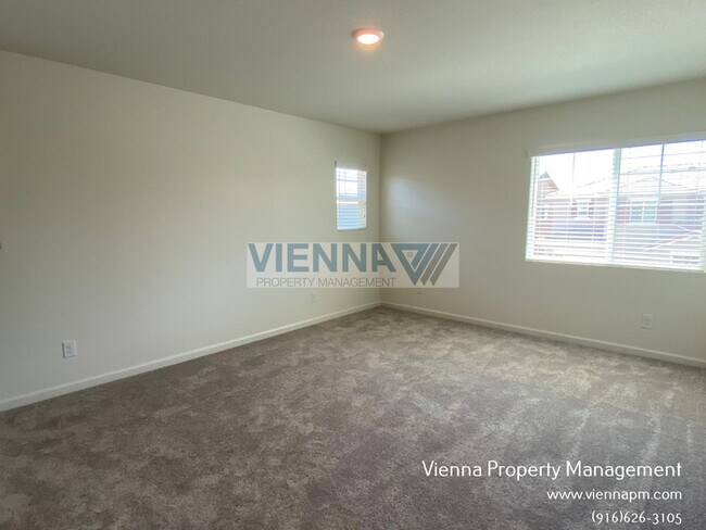 Building Photo - 700 Lincolnshire Cir