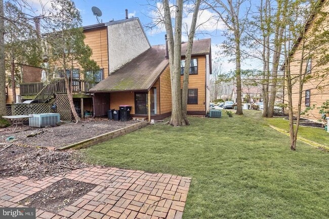 Building Photo - 215 Keats Ct