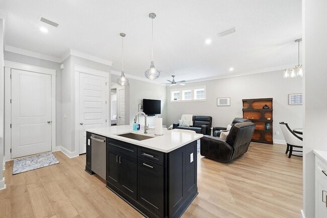 Building Photo - 323 Suwannee Dr