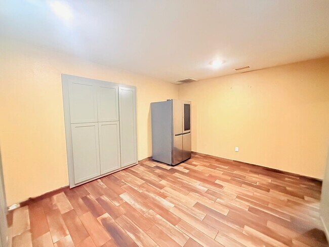 Building Photo - 4416 Flores Ave