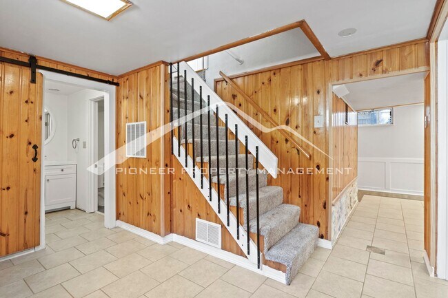 Building Photo - Charming Bungalow in Patty Jewett Neighborhood! 3bed, 2 bath, Enclosed yard, 1 car garage, carport