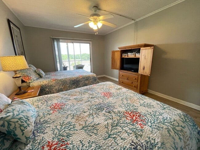 Building Photo - 112 Fairway Blvd