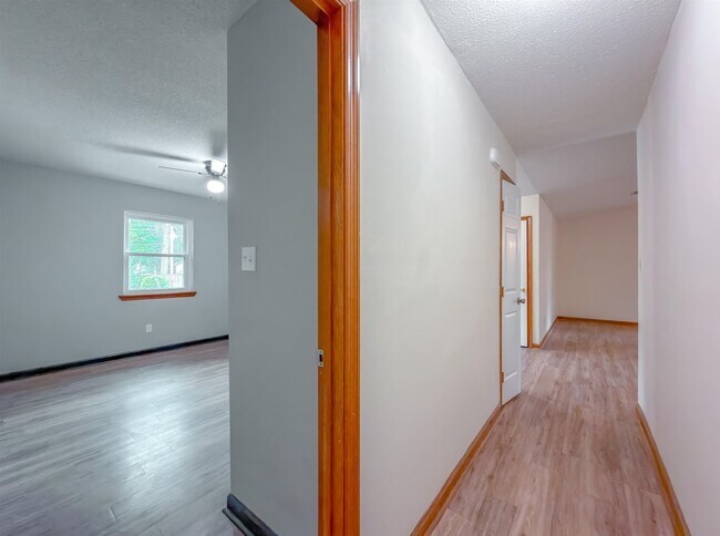 Building Photo - 776 Lupine Ln