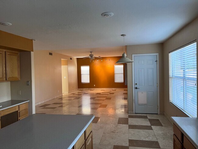 Building Photo - 4746 W Carla Vista Dr