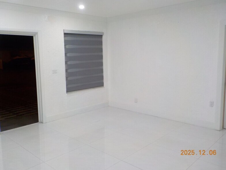 Building Photo - 1211 W 34th St