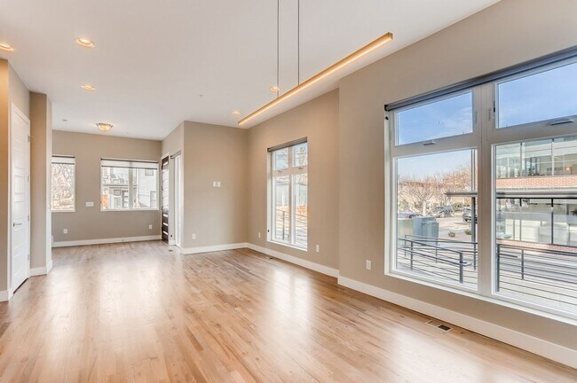 Building Photo - Sunnyside 3 Bedroom Townhomes for Rent