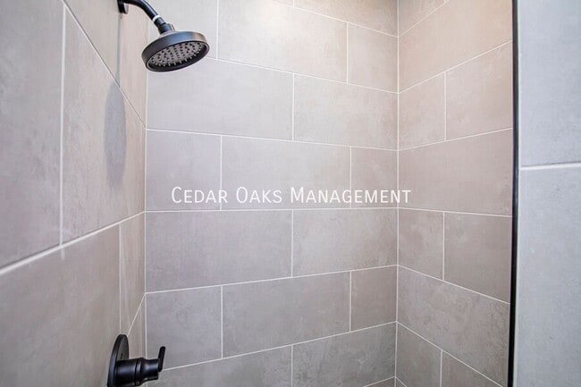 Building Photo - 122 E Mountain St