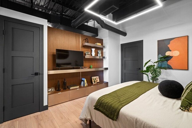 Building Photo - Stunning Fully Furnished Condo in Downtown...