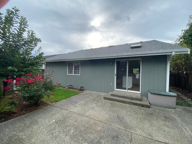 Building Photo - Charming 3 bed + bonus, 2 bath rambler - M...