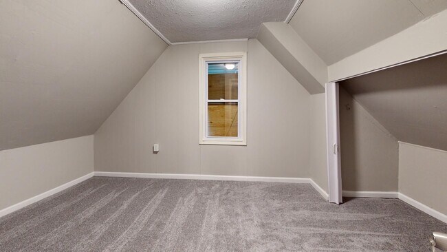 Building Photo - Old Brooklyn Area - 4 Bedroom - 1 Bath - Single Family Home