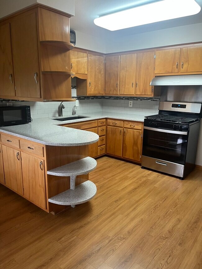 Building Photo - 532 Riley Dr