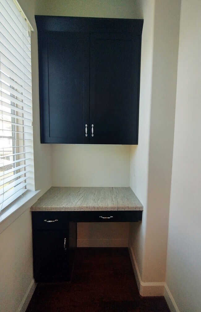 kitchen nook - 3406 La Branch St