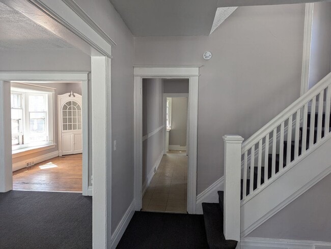 Building Photo - Newly Renovated 4 Bedroom House