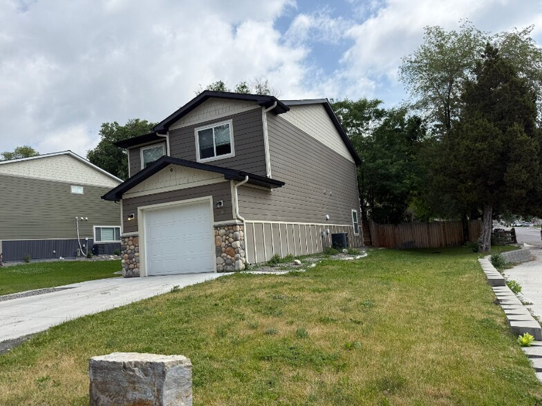 Building Photo - 2307 11th Ave N