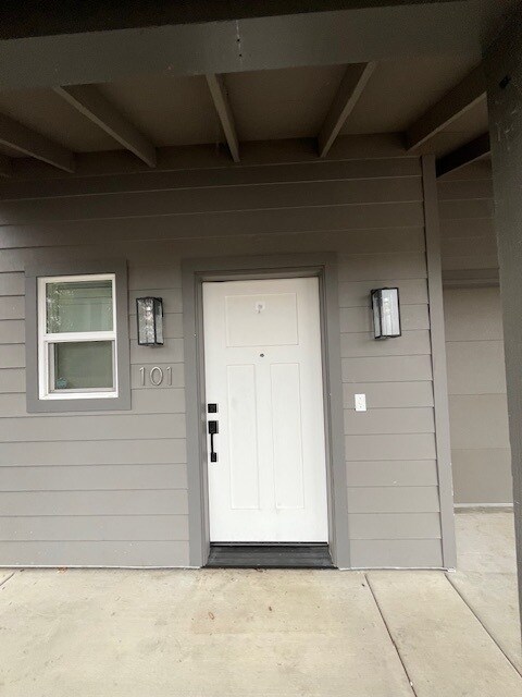 Building Photo - 2029 W Corvina Ave